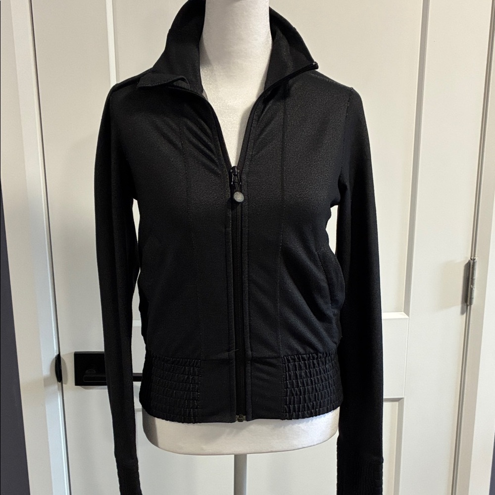 Beautiful Lululemon graphite coloured zip-up jacket -size Xsmall